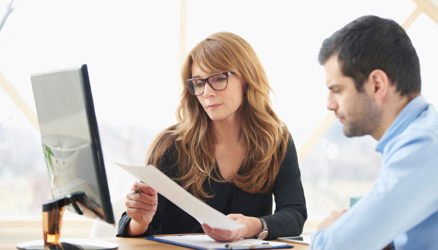 a solicitor advising a lady on a settlement agreement